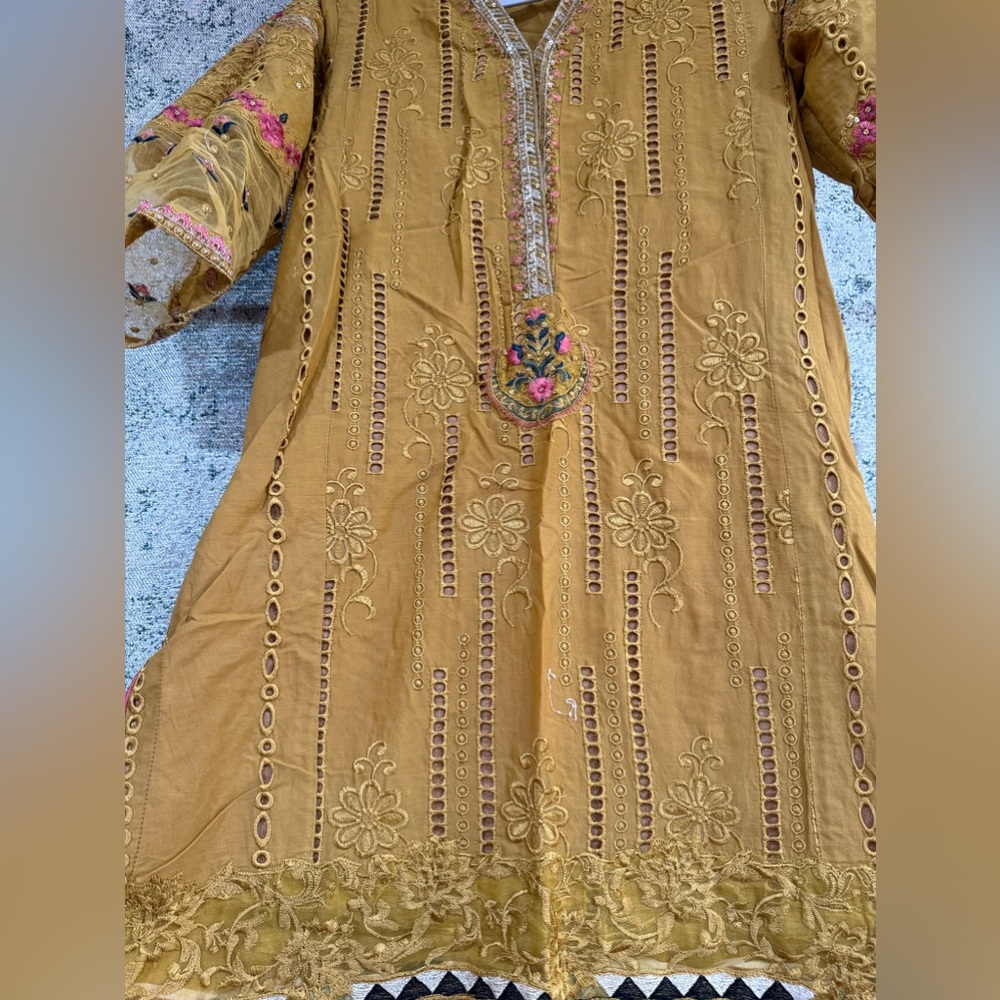 Indian Pakistani 2 Piece Designer Outfit - image 3